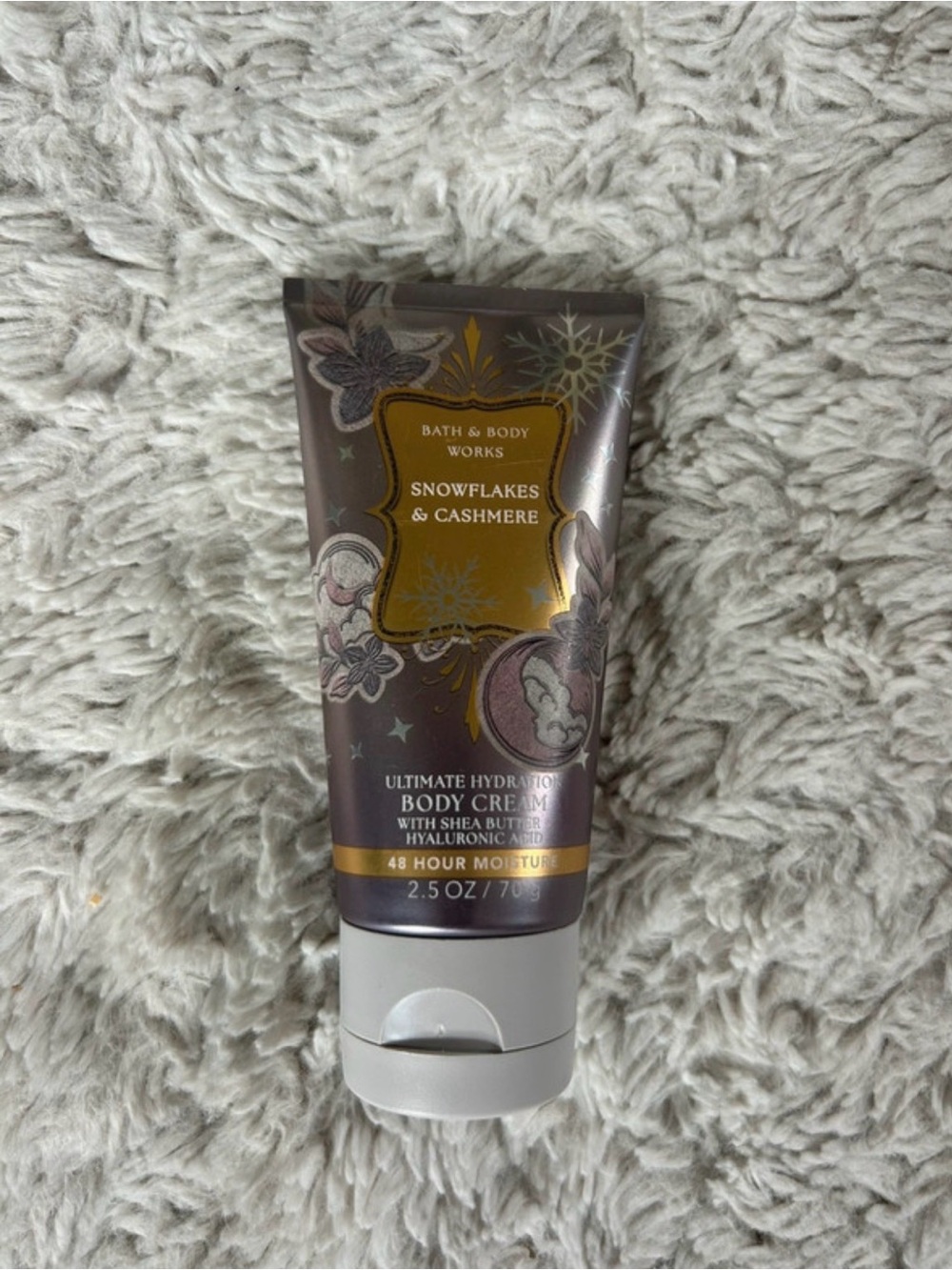 Snowflakes and cashmere body lotion